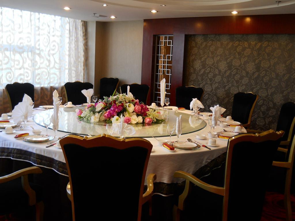 Linyi  Yijing Holiday Hotel Yimeng Road מראה חיצוני תמונה
