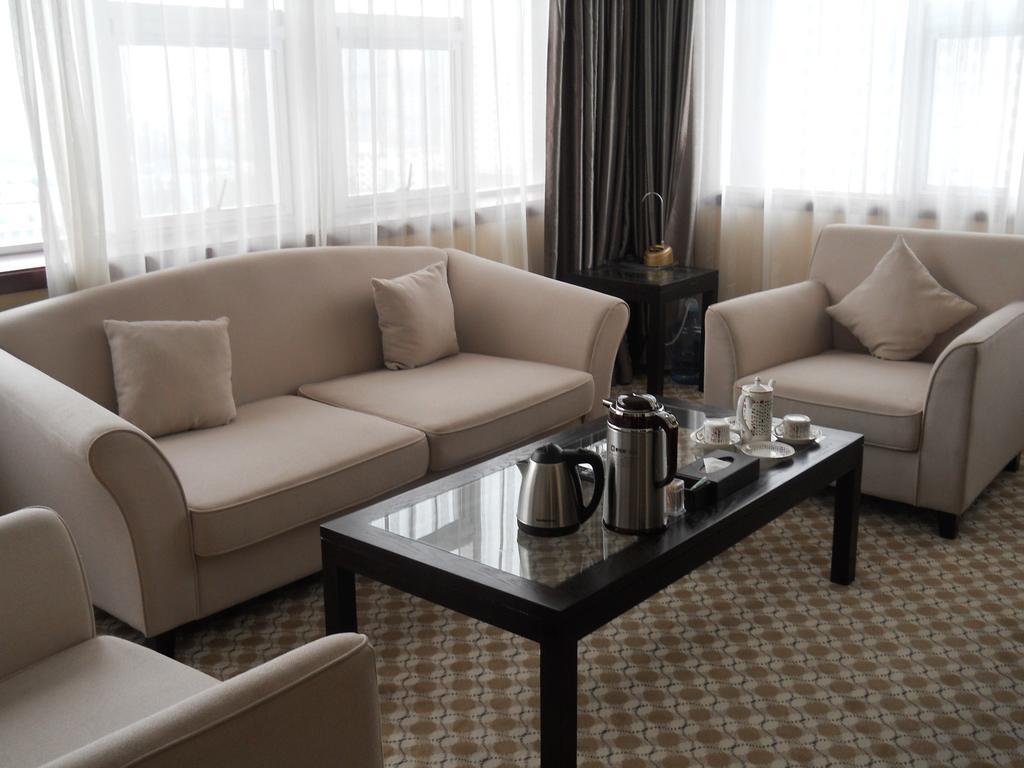Linyi  Yijing Holiday Hotel Yimeng Road מראה חיצוני תמונה