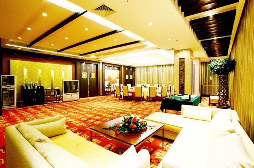 Linyi  Yijing Holiday Hotel Yimeng Road מראה חיצוני תמונה