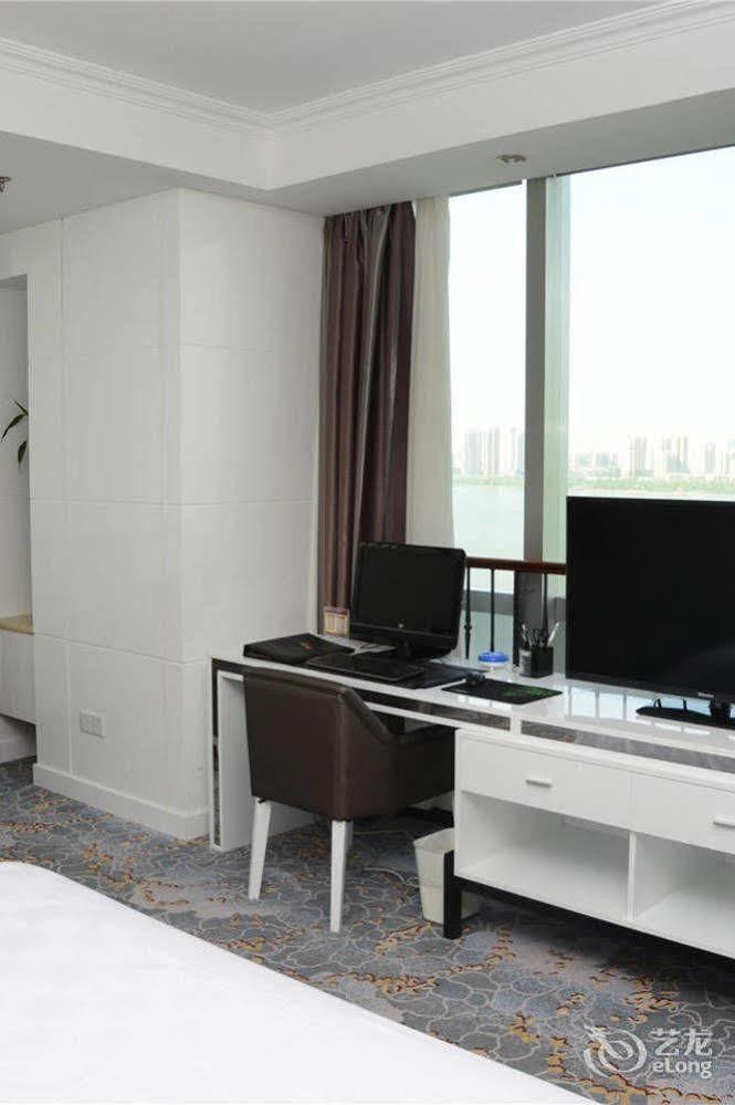 Linyi  Yijing Holiday Hotel Yimeng Road מראה חיצוני תמונה