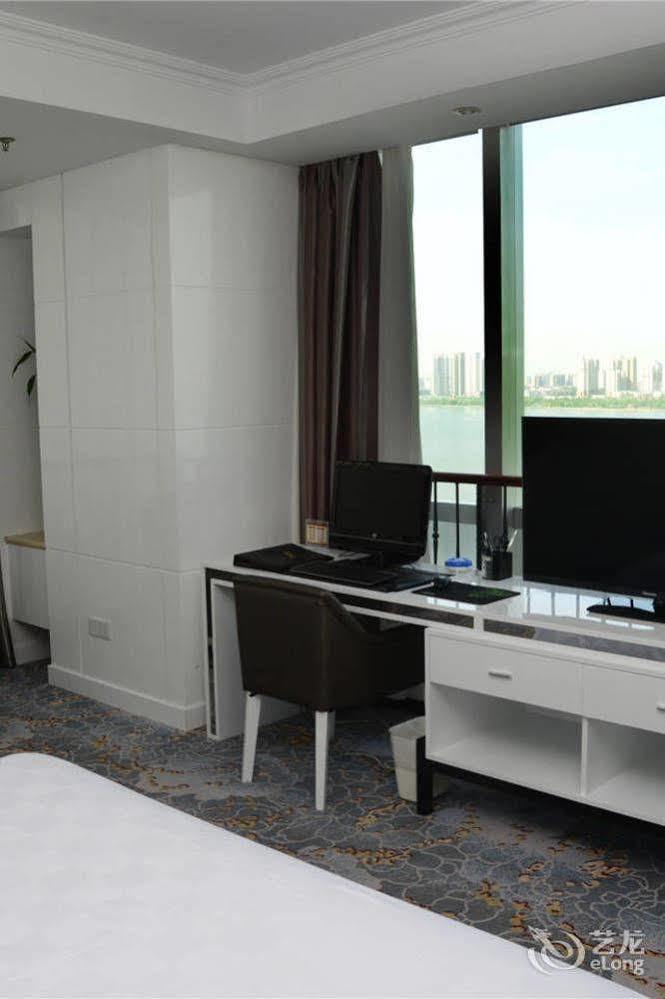 Linyi  Yijing Holiday Hotel Yimeng Road מראה חיצוני תמונה